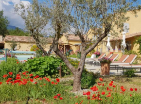 La Grande Bouisse gites avec piscine dans le Luberon, Provence